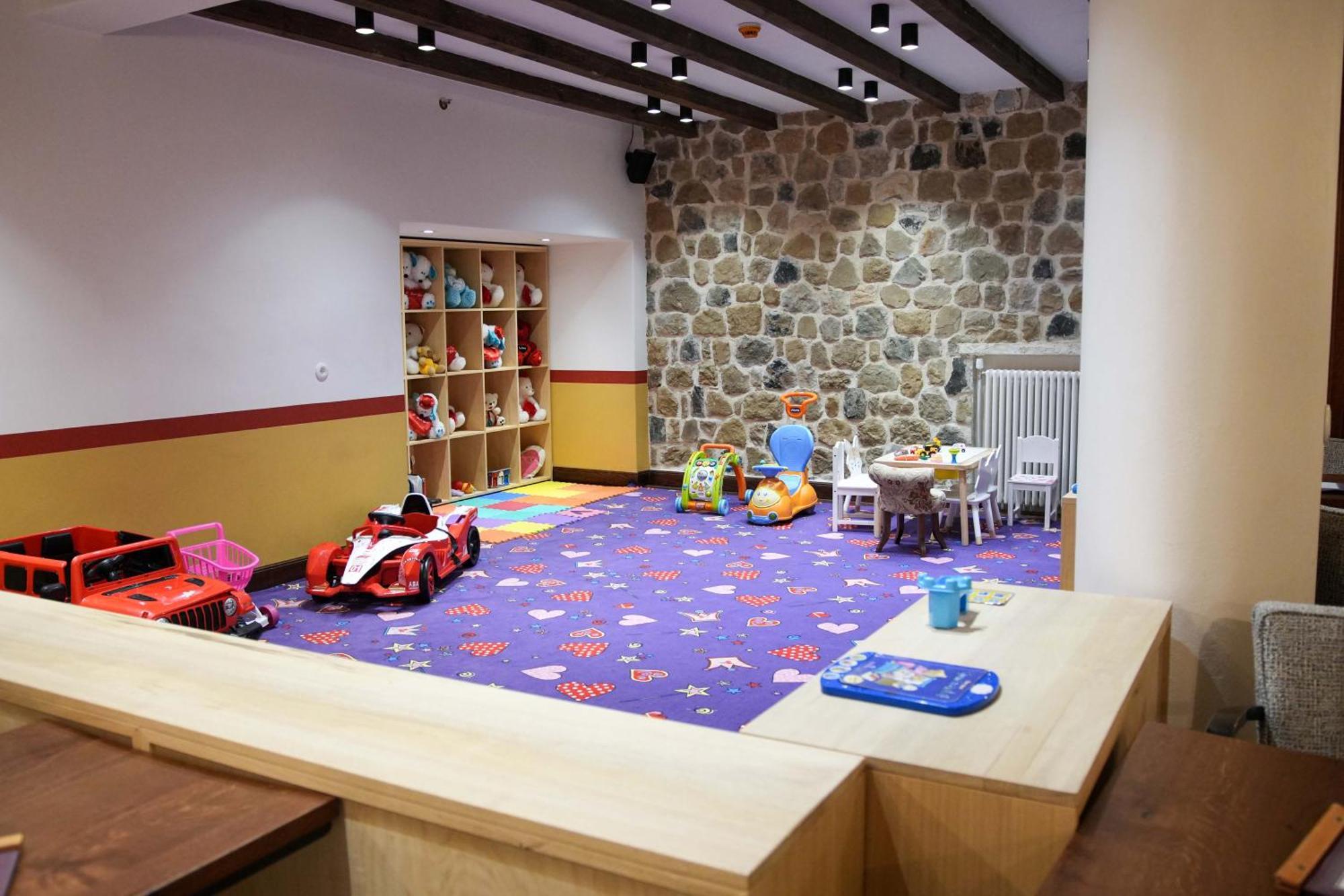 Vila Ebel Hotel Pool & Spa Korce Eksteriør billede